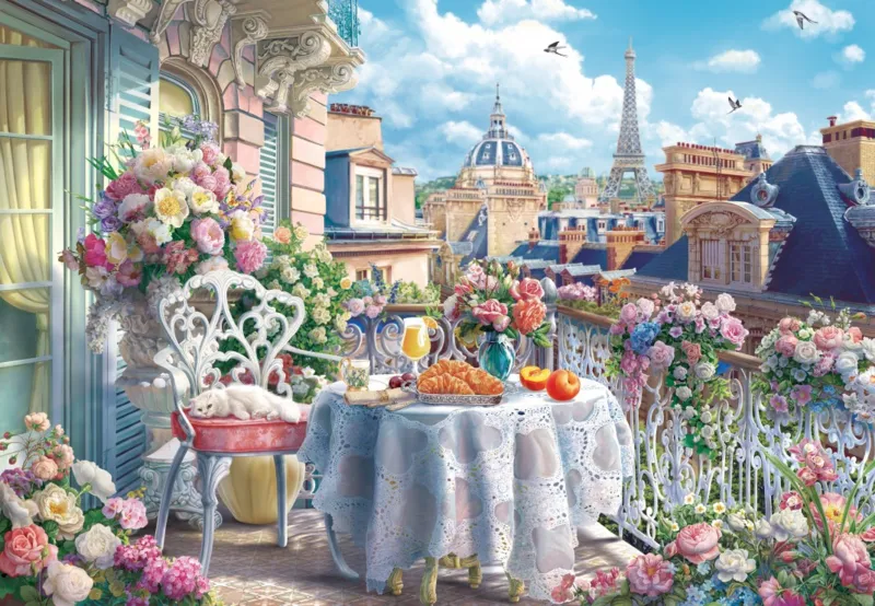 Frühstück auf dem Balkon in Paris